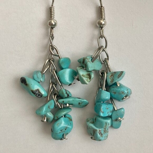 Vintage Turquoise Aqua Howlite Earrings Dangle Stone Chips Southwestern Style - Picture 3 of 9